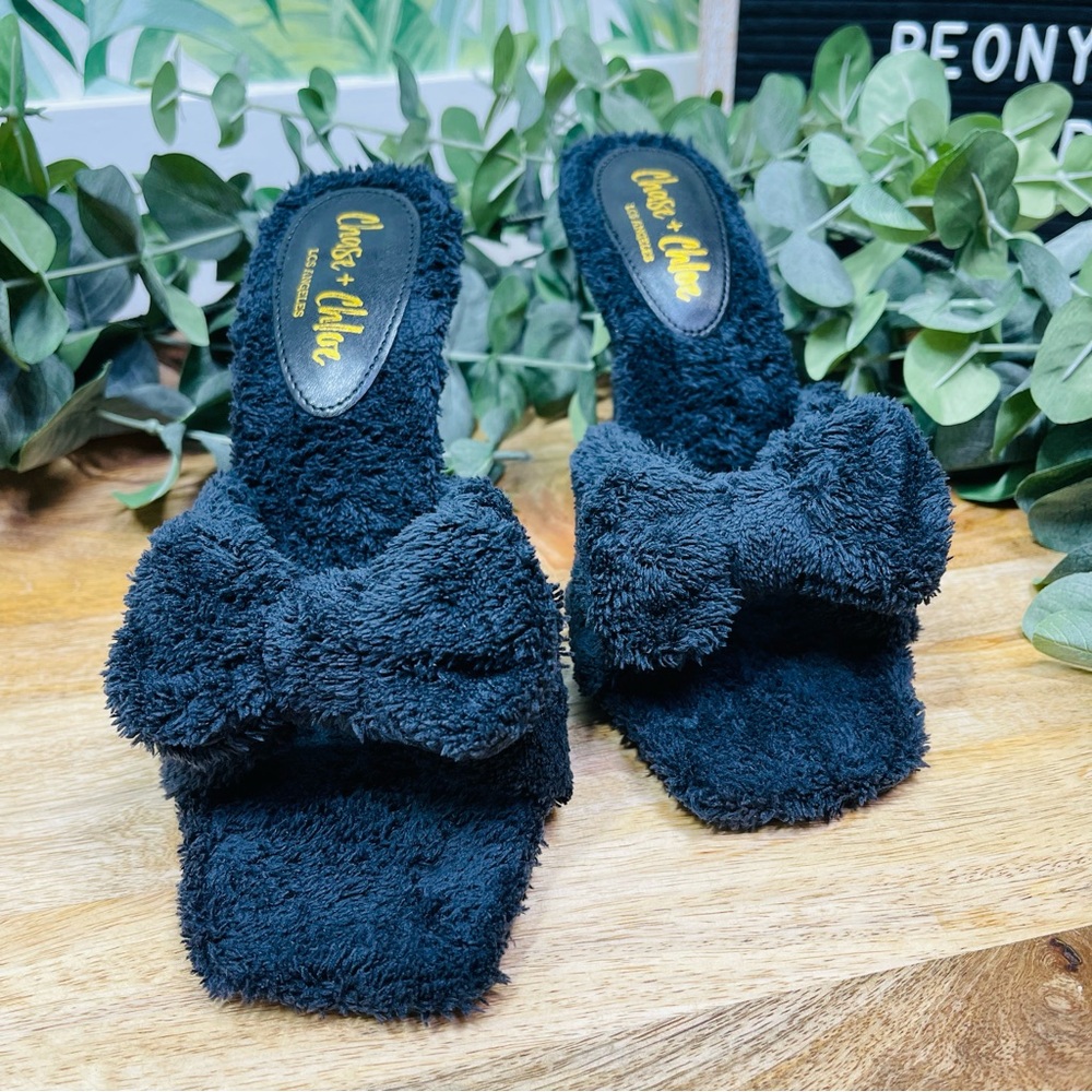 NEW CHASE AND CHLOE - Amelie Fleece Spike Sandal 7 - Picture 3 of 15